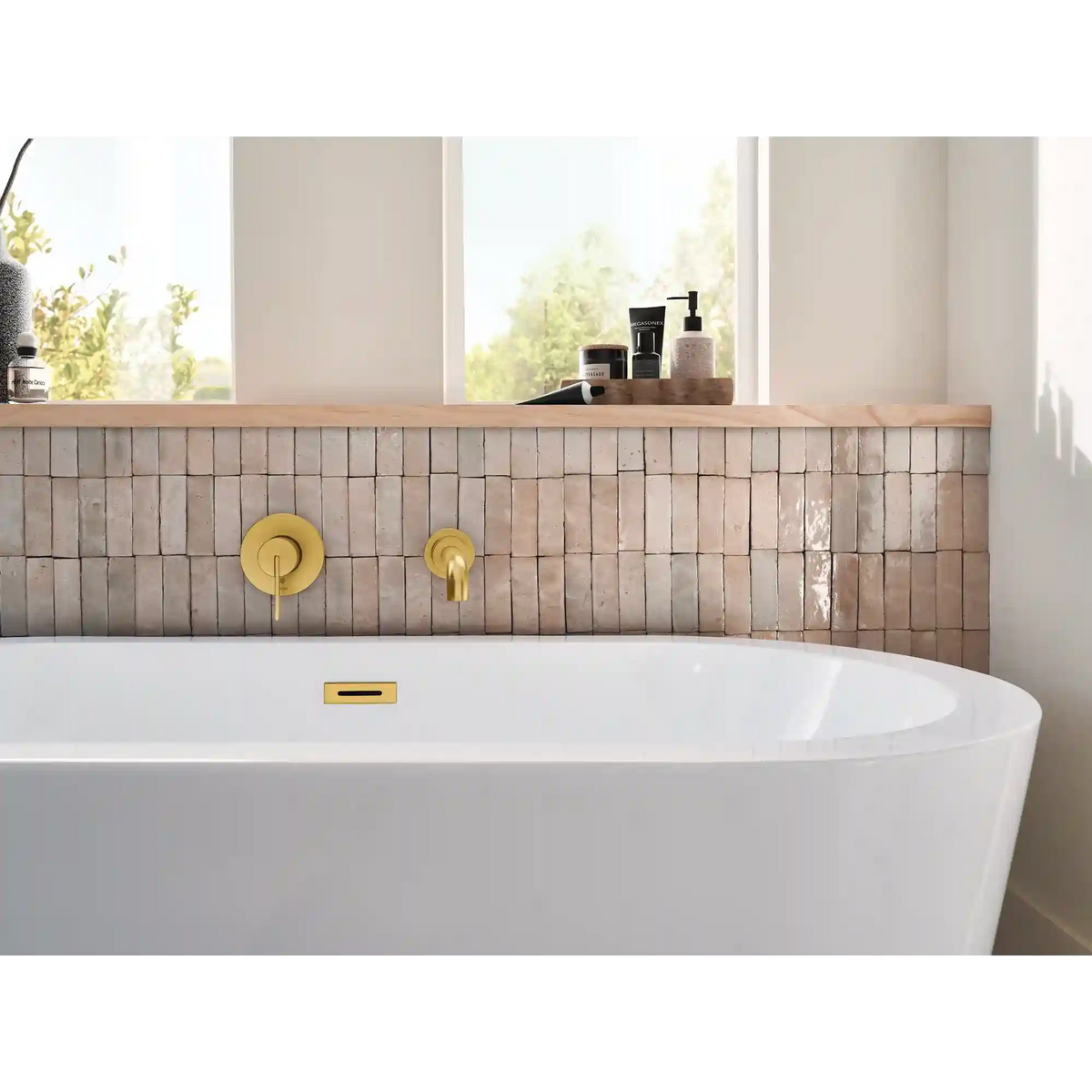 Cia One-Handle Non Diverter Wallmount Tub Filler