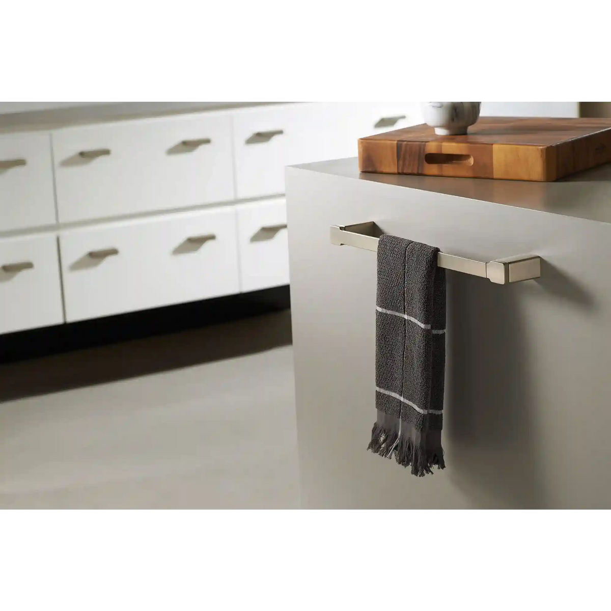 90 Degree 18" Towel Bar