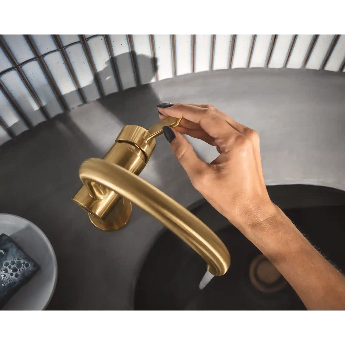 Cia MotionSense Wave One-Handle High Arc Single Sensor Bathroom Faucet