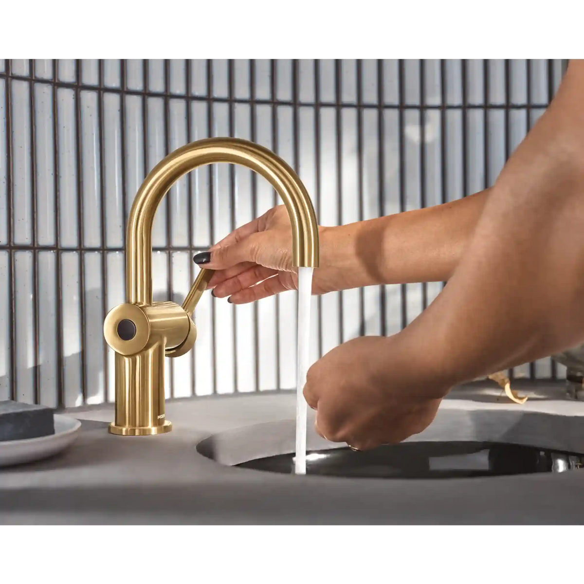 Cia MotionSense Wave One-Handle High Arc Single Sensor Bathroom Faucet