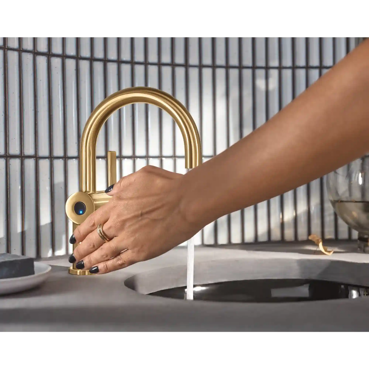 Cia MotionSense Wave One-Handle High Arc Single Sensor Bathroom Faucet