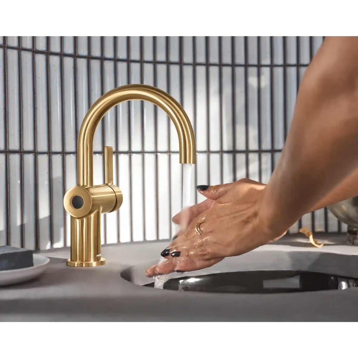 Cia MotionSense Wave One-Handle High Arc Single Sensor Bathroom Faucet