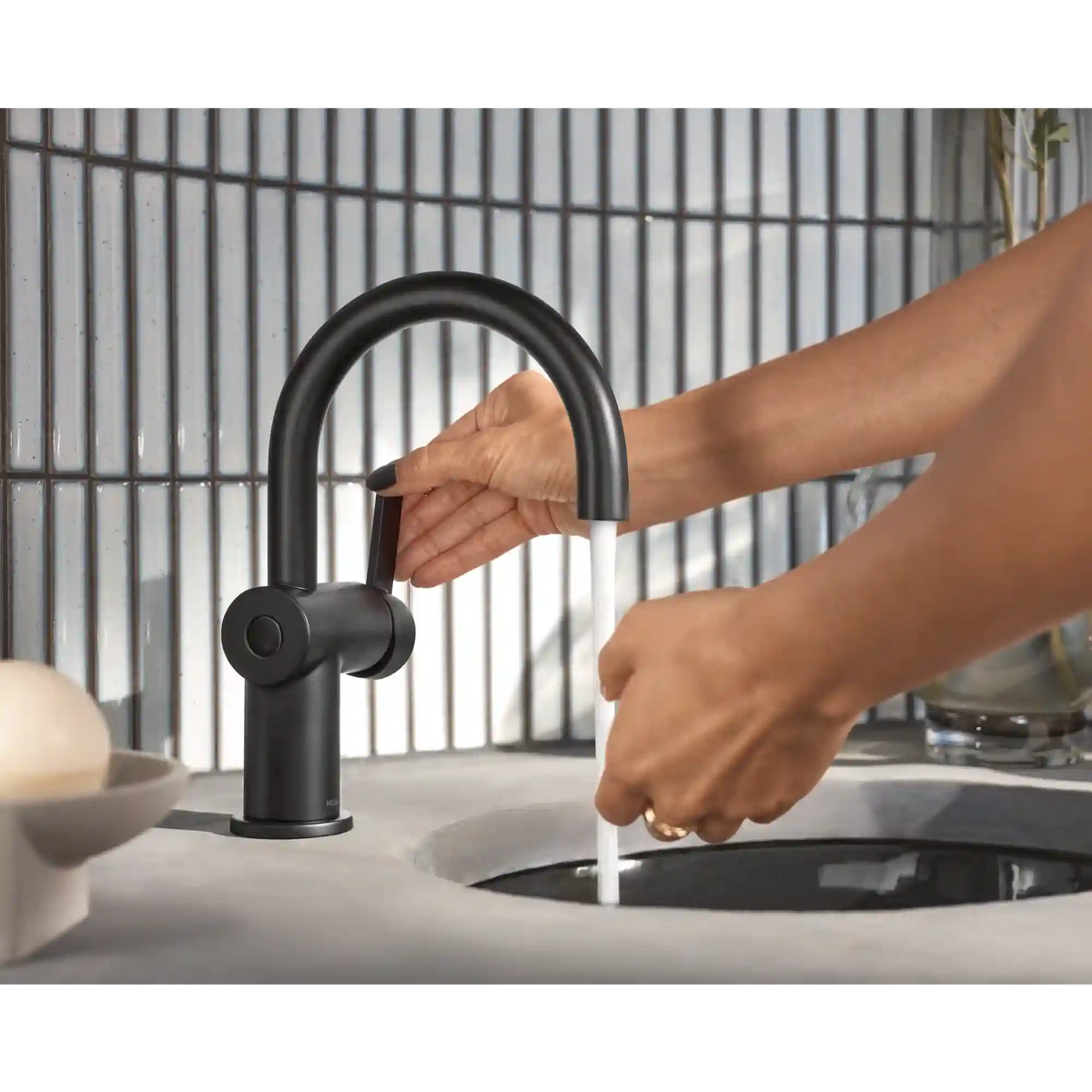 Cia MotionSense Wave One-Handle High Arc Single Sensor Bathroom Faucet