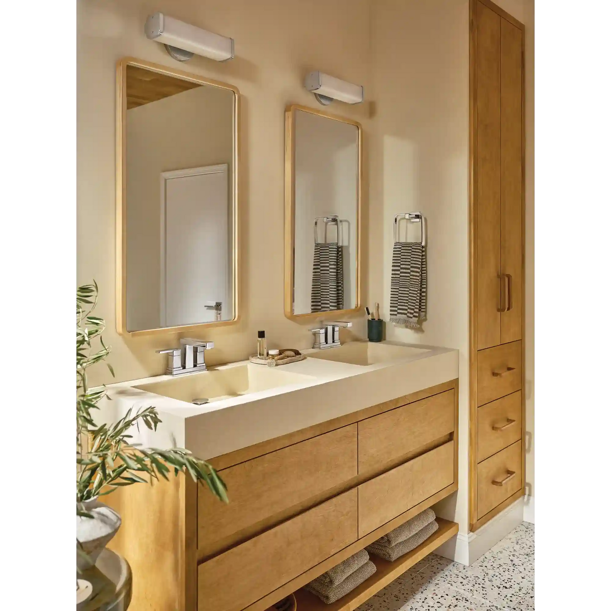 Iver One Globe Bath Light