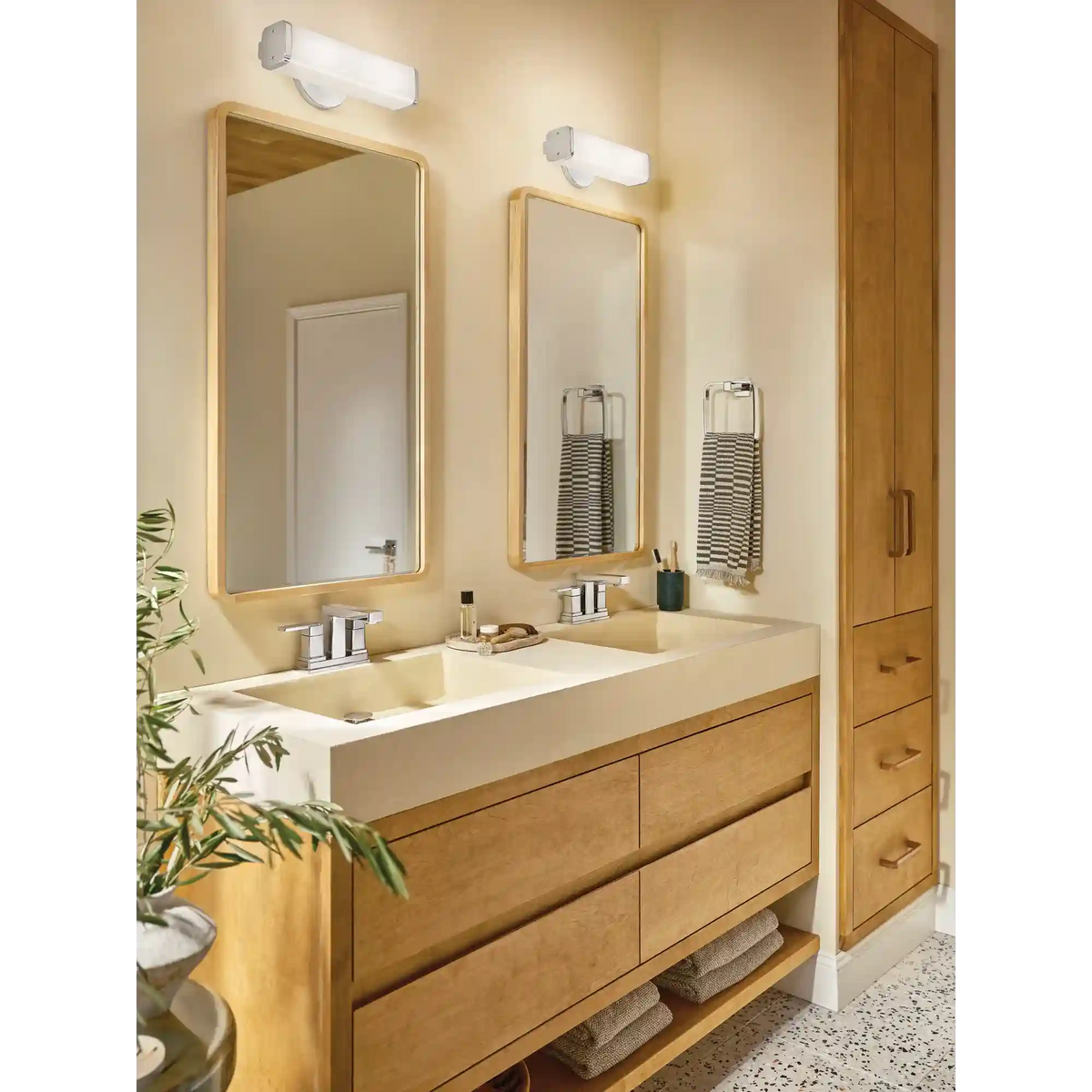 Iver One Globe Bath Light