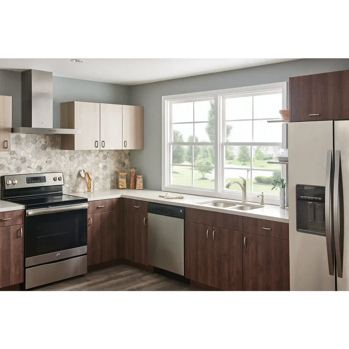 Camerist One-Handle Low Arc Pullout Kitchen Faucet