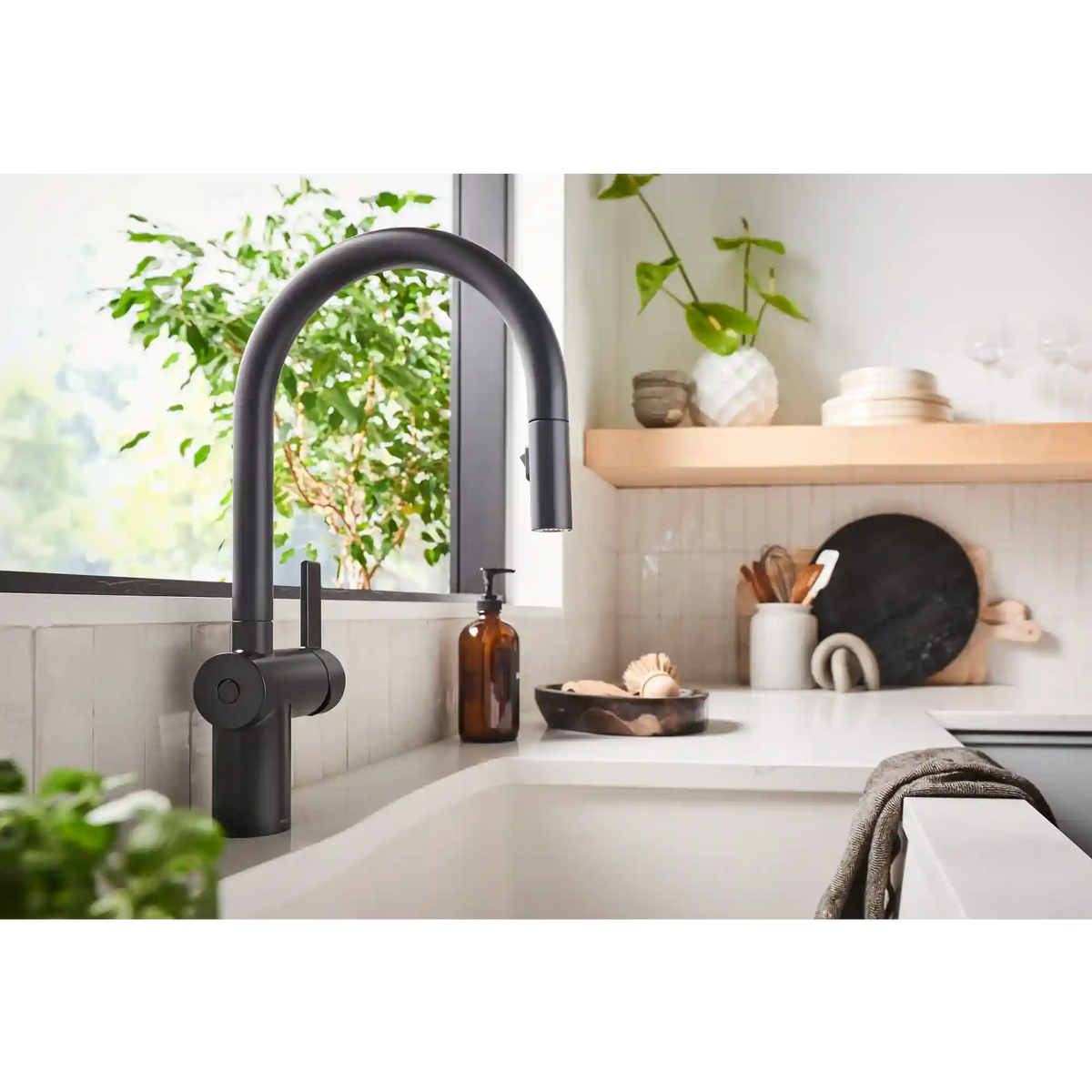 Cia MotionSense Wave One-Handle High Arc Single Sensor Pulldown Kitchen Faucet