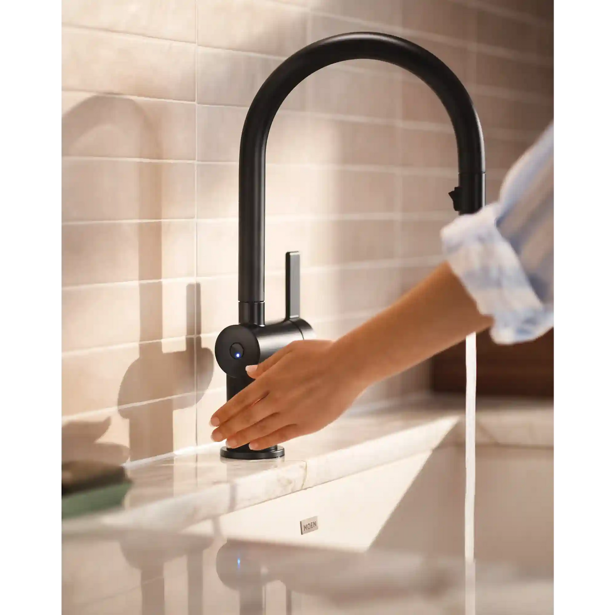 Cia MotionSense Wave One-Handle High Arc Single Sensor Pulldown Kitchen Faucet