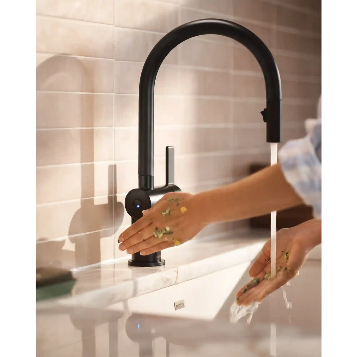 Cia MotionSense Wave One-Handle High Arc Single Sensor Pulldown Kitchen Faucet