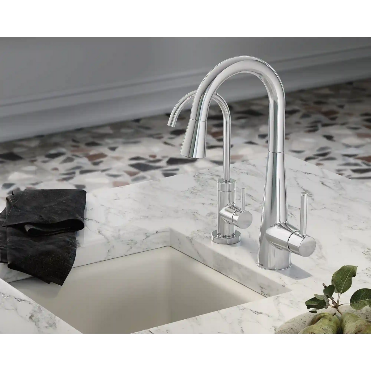 Sleek One-Handle Pulldown Bar Faucet