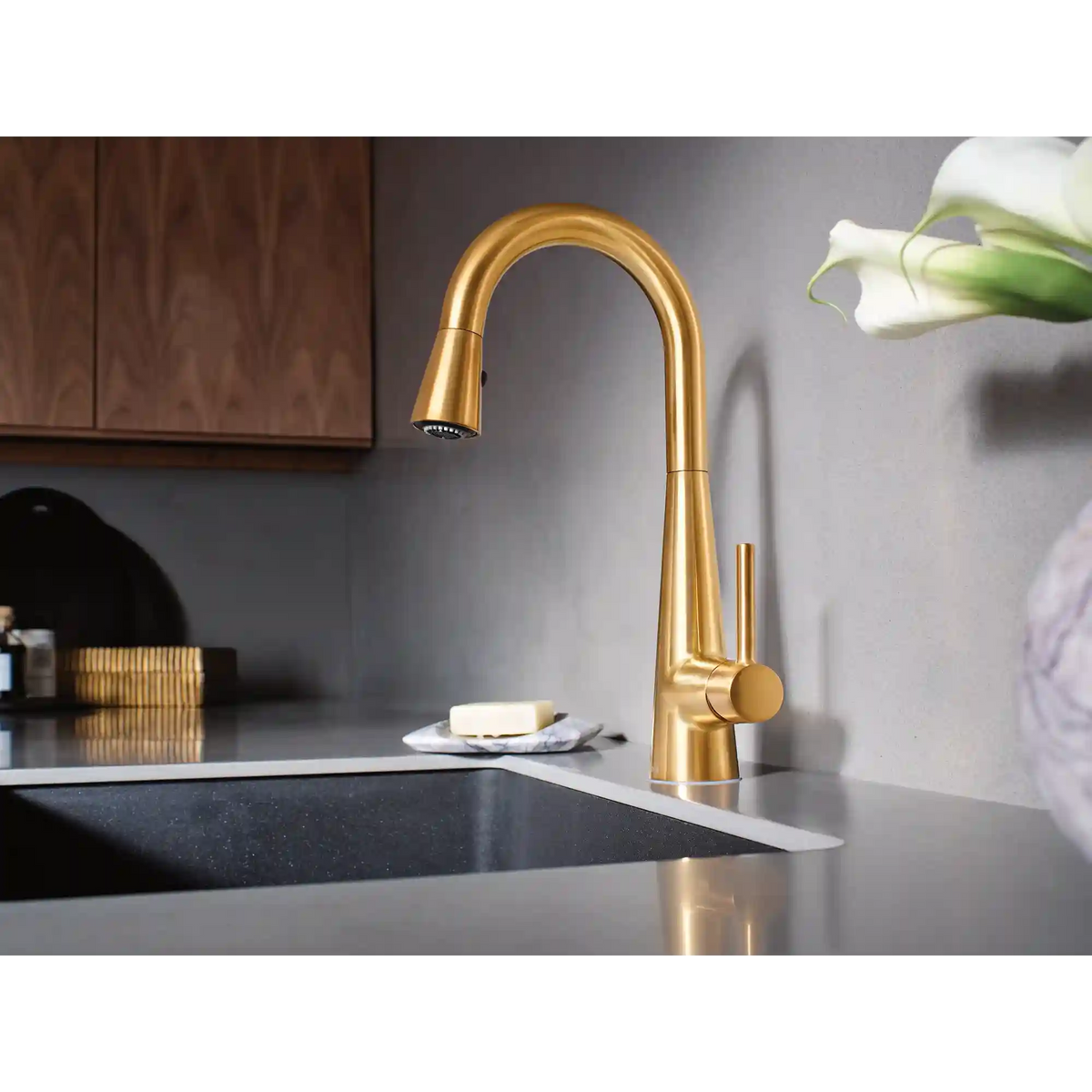 Sleek One-Handle Pulldown Bar Faucet