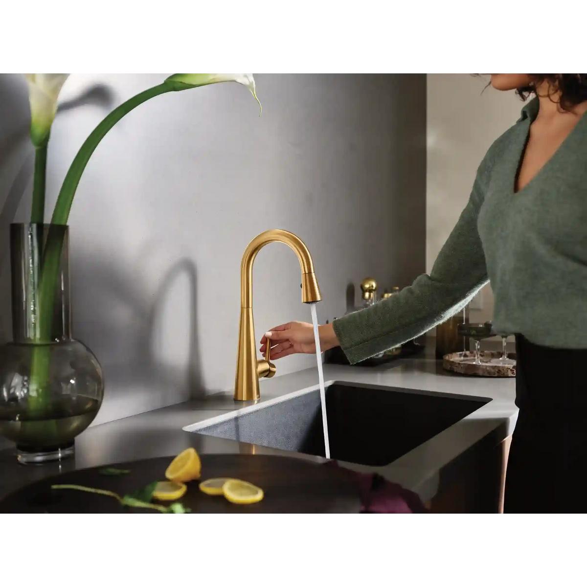 Sleek One-Handle Pulldown Bar Faucet