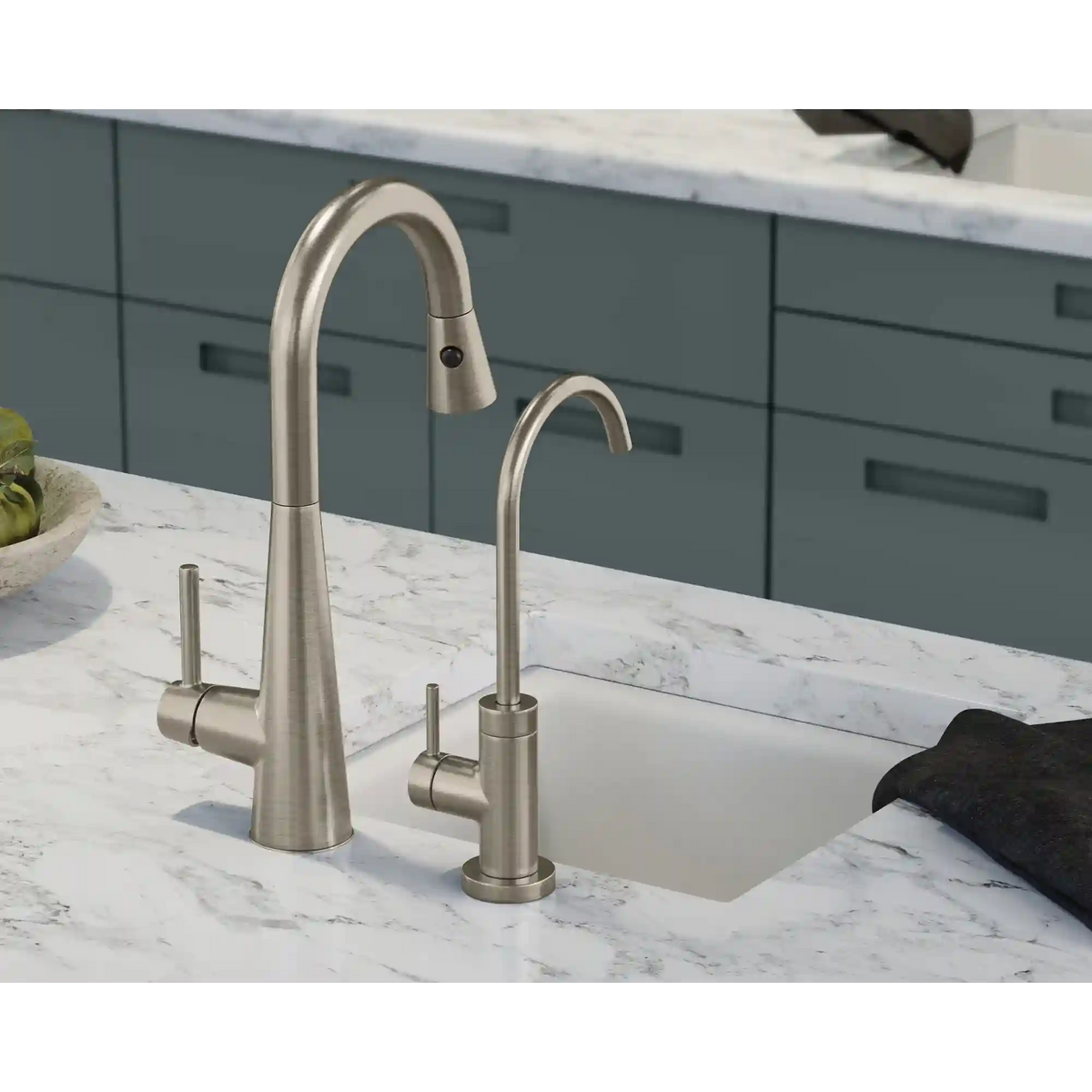 Sleek One-Handle Pulldown Bar Faucet