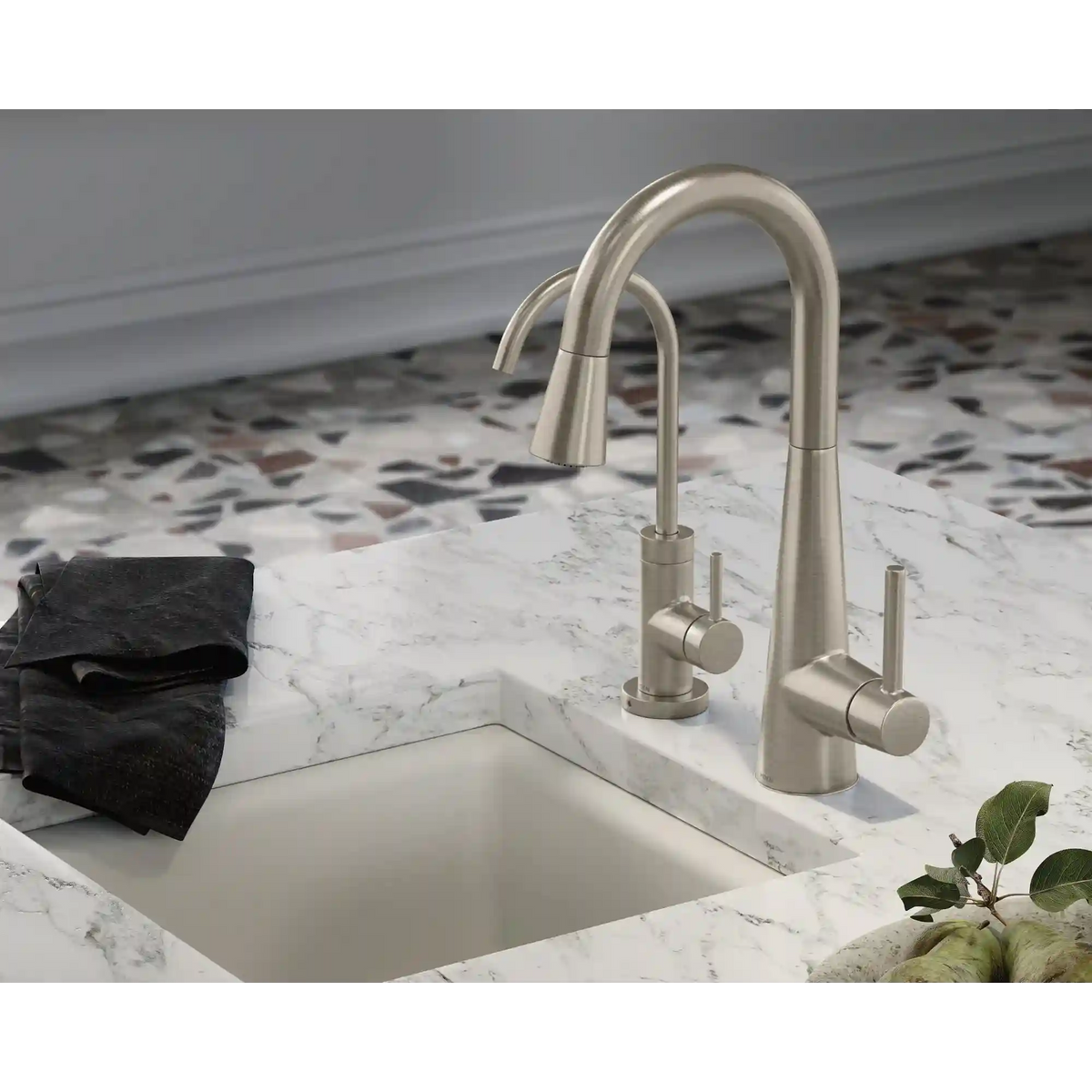Sleek One-Handle Pulldown Bar Faucet