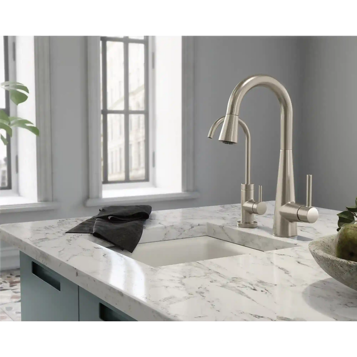 Sleek One-Handle Pulldown Bar Faucet