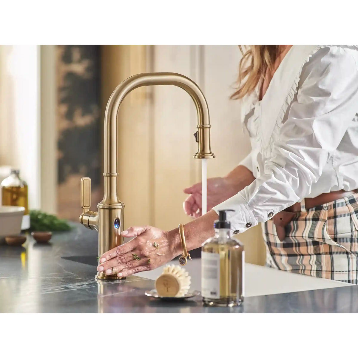 Smyth MotionSense Wave Touchless One-Handle Pulldown Kitchen Faucet