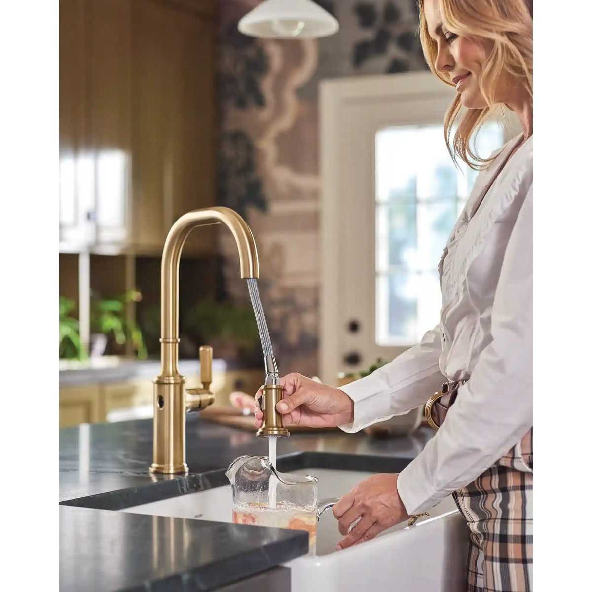 Smyth MotionSense Wave Touchless One-Handle Pulldown Kitchen Faucet