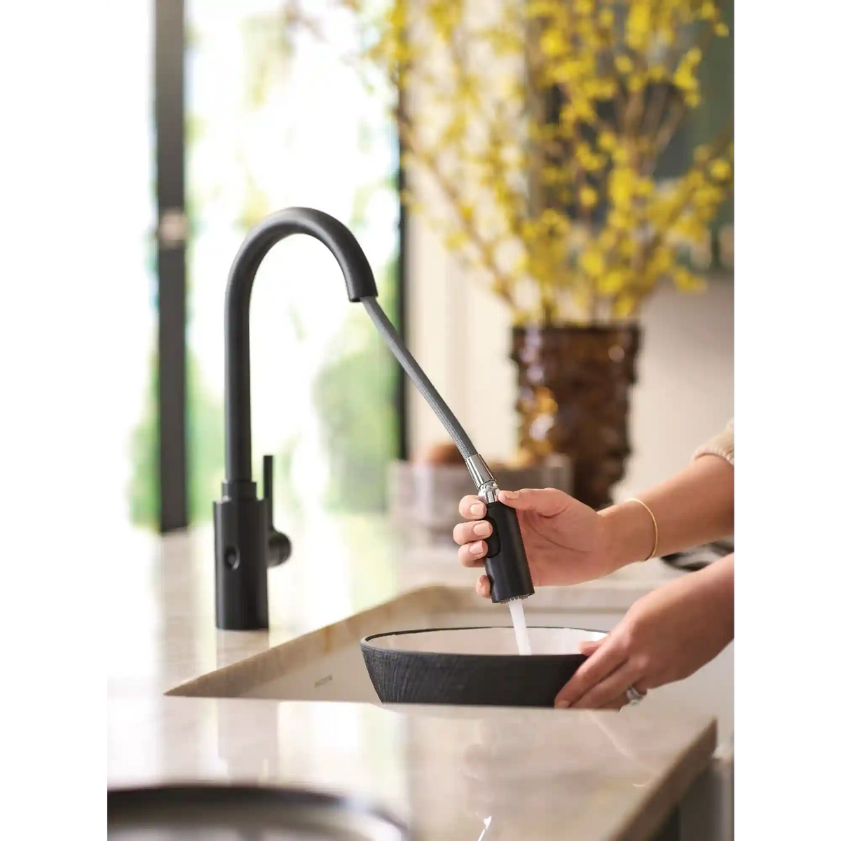 Genta LX MotionSense Wave Single Sensor One-Handle High Arc Pulldown Kitchen Faucet