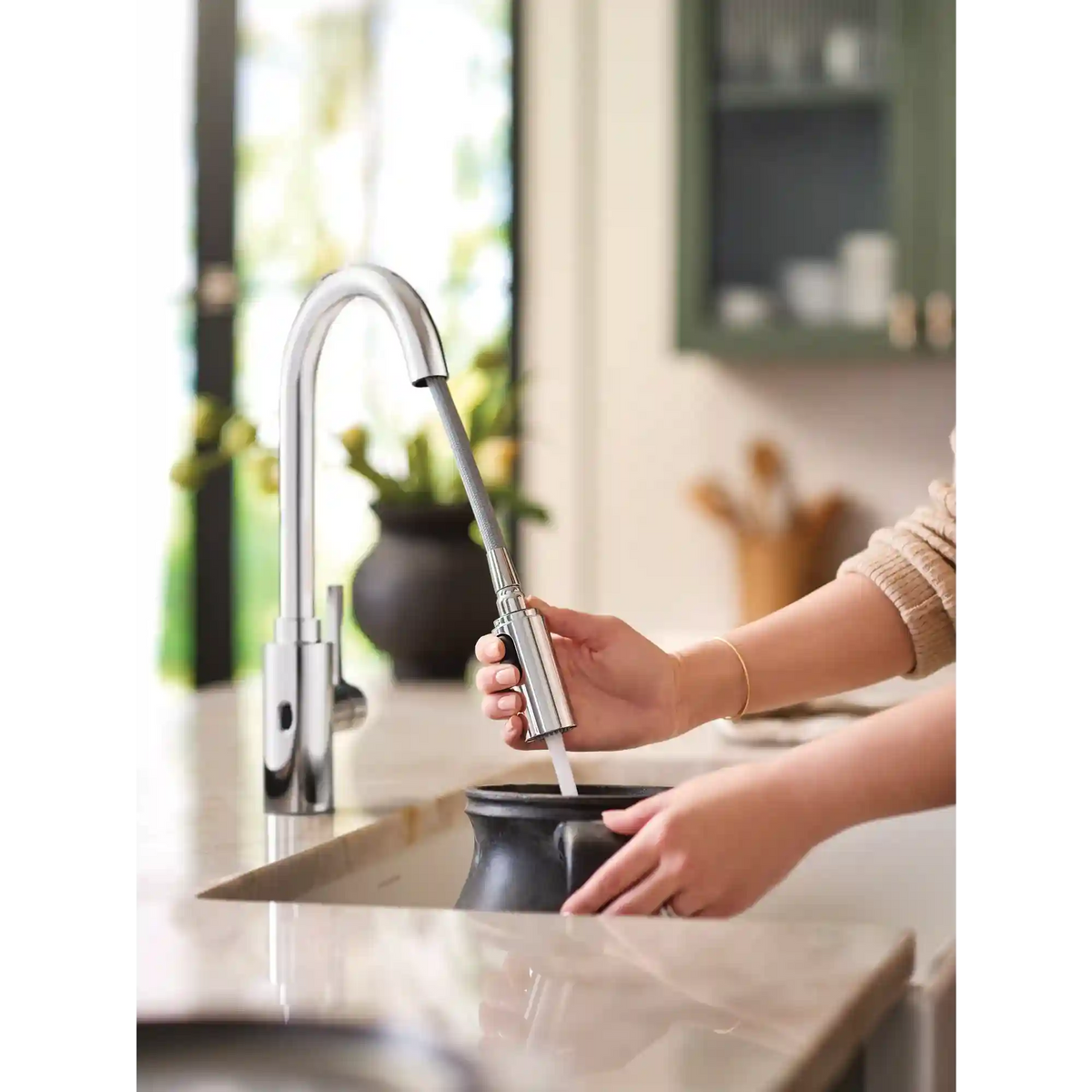 Genta LX MotionSense Wave Single Sensor One-Handle High Arc Pulldown Kitchen Faucet