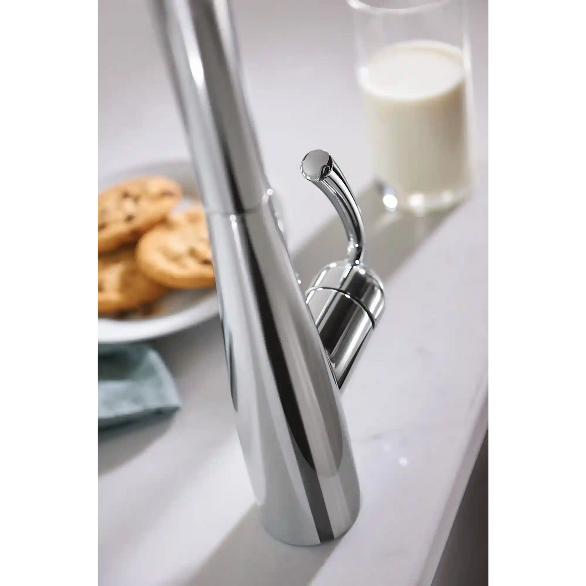 Essie One-Handle High Arc Pulldown Kitchen Faucet