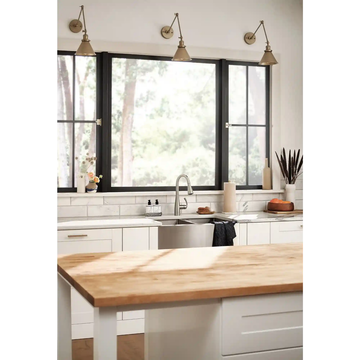 Essie Smart Faucet Voice Control One-Handle High Arc Pulldown Kitchen Faucet