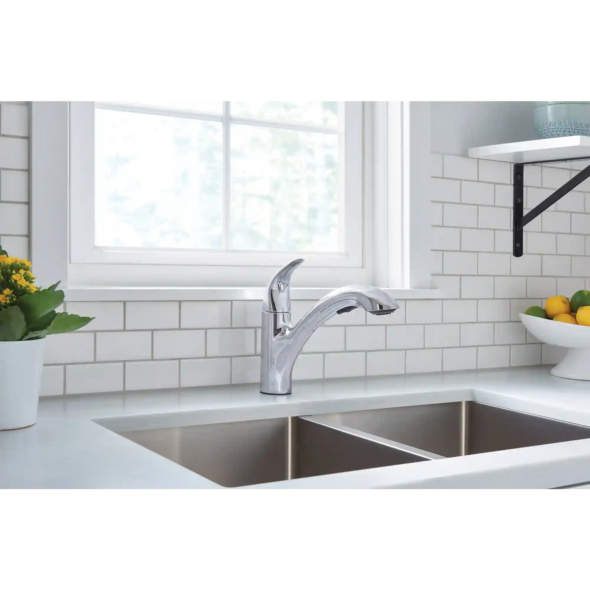 Medina One-Handle Pullout Kitchen Faucet
