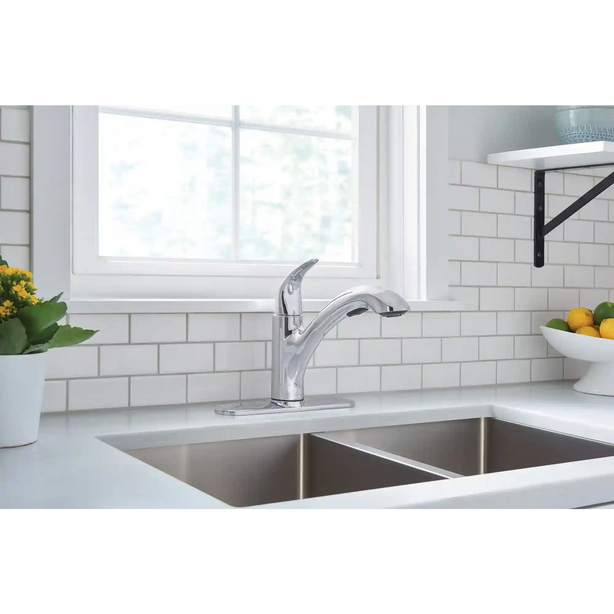 Medina One-Handle Pullout Kitchen Faucet