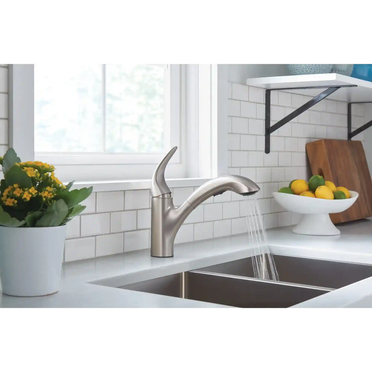 Medina One-Handle Pullout Kitchen Faucet