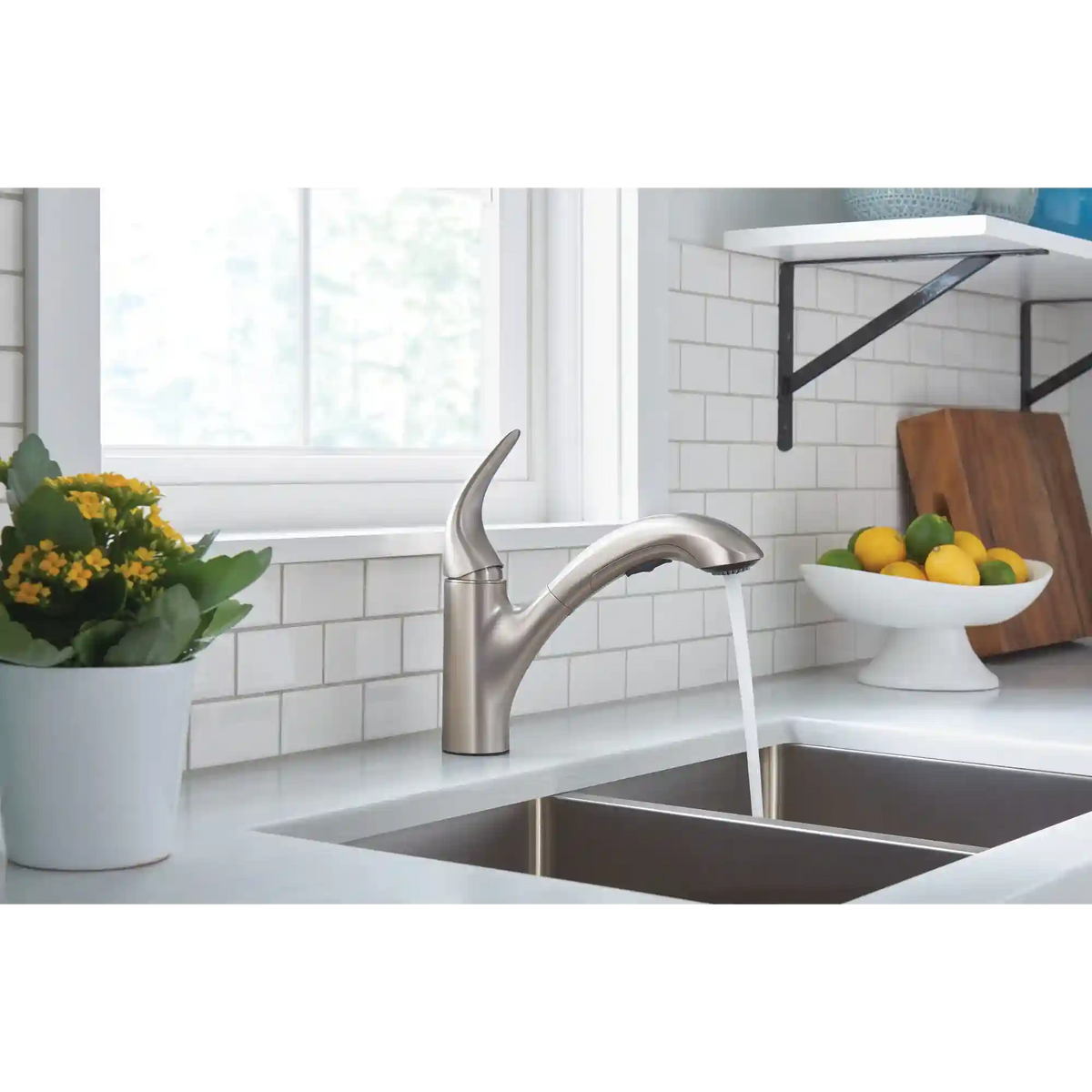 Medina One-Handle Pullout Kitchen Faucet