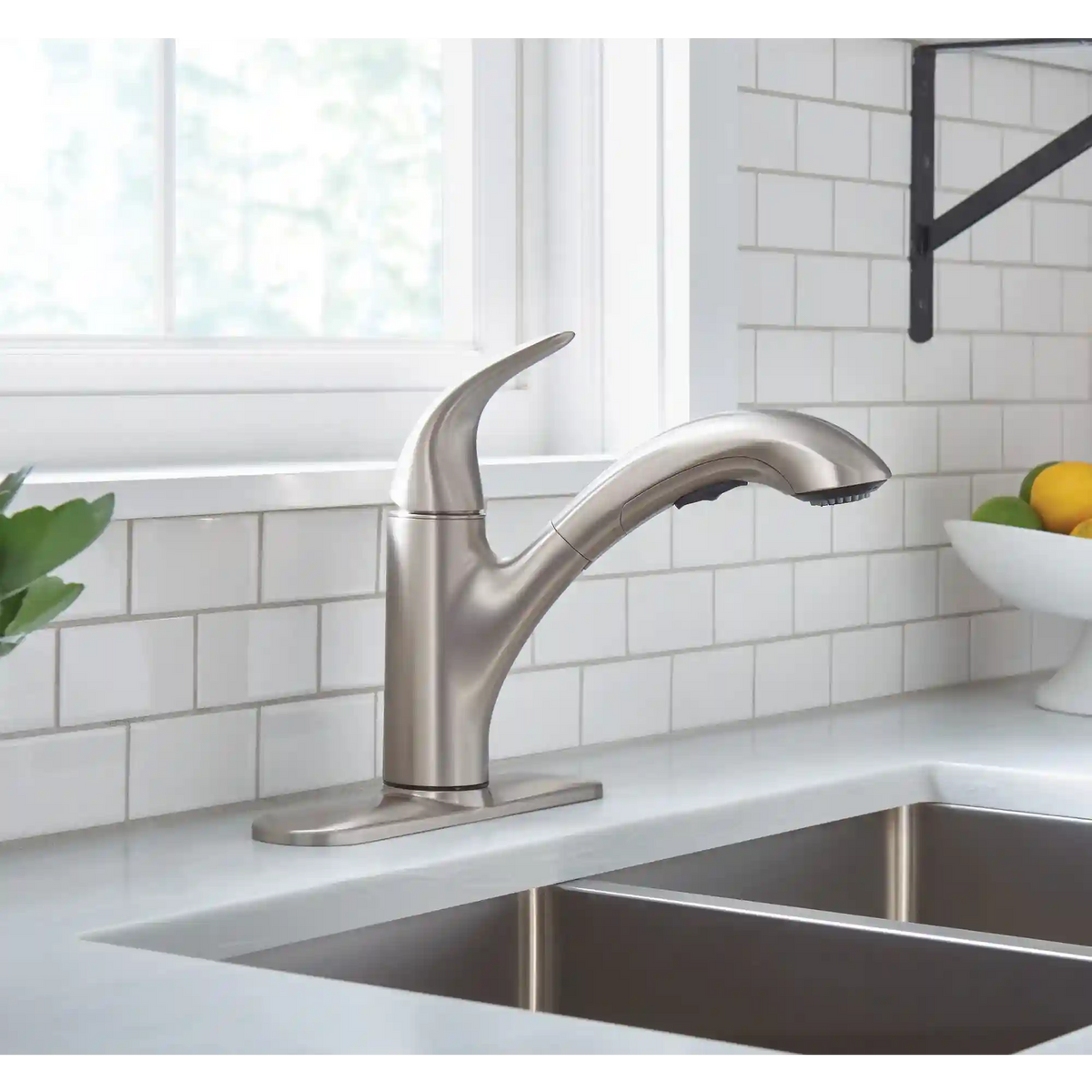 Medina One-Handle Pullout Kitchen Faucet