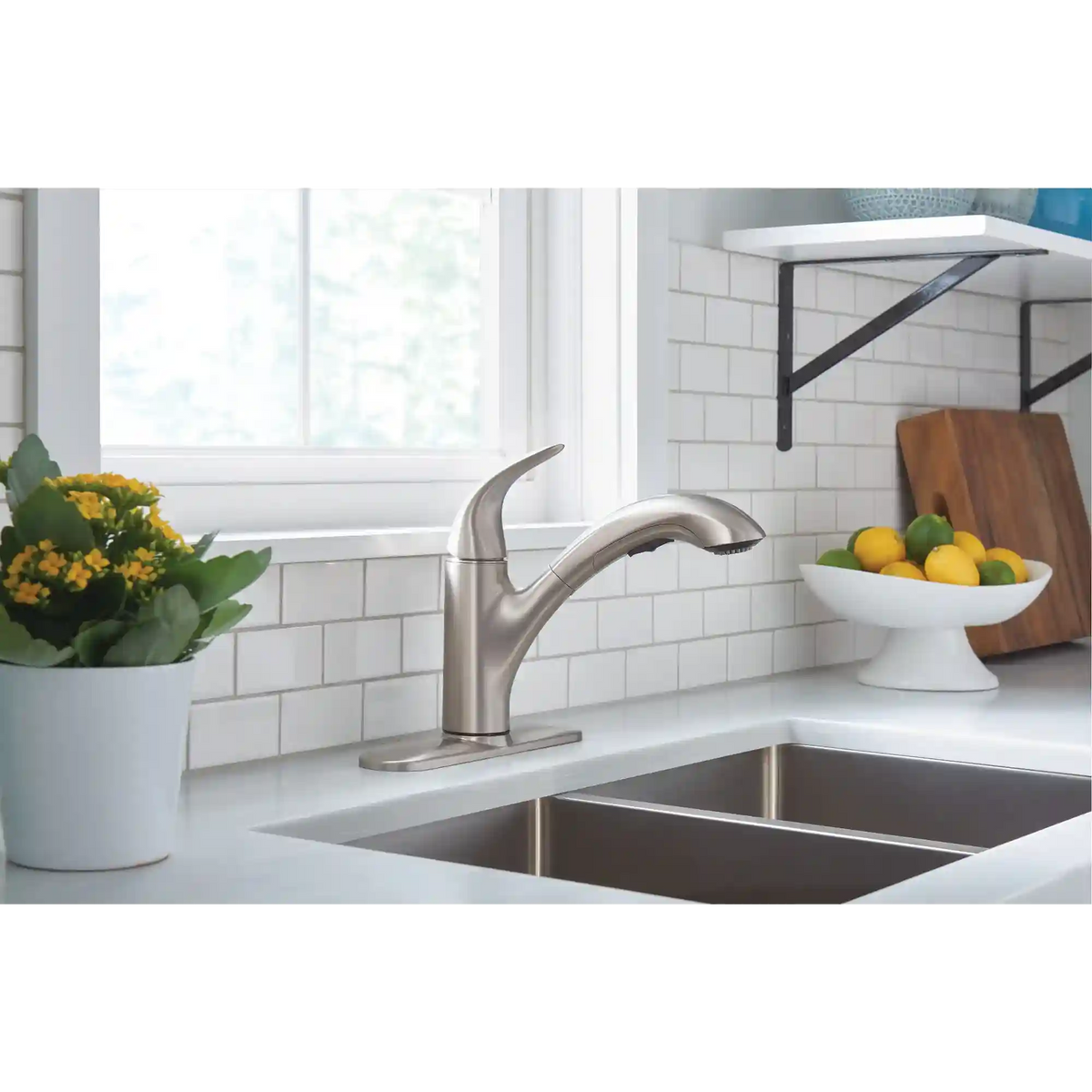 Medina One-Handle Pullout Kitchen Faucet