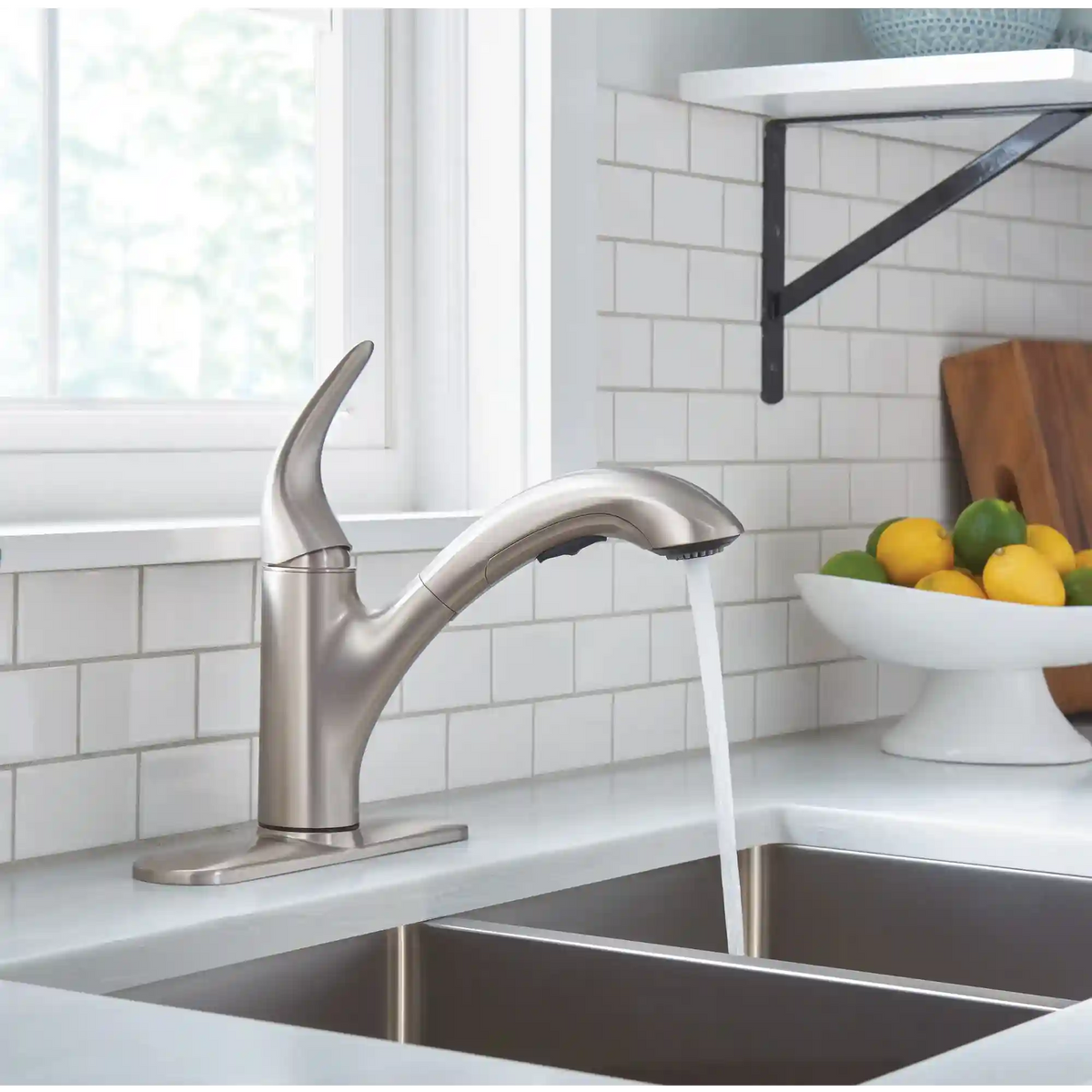 Medina One-Handle Pullout Kitchen Faucet