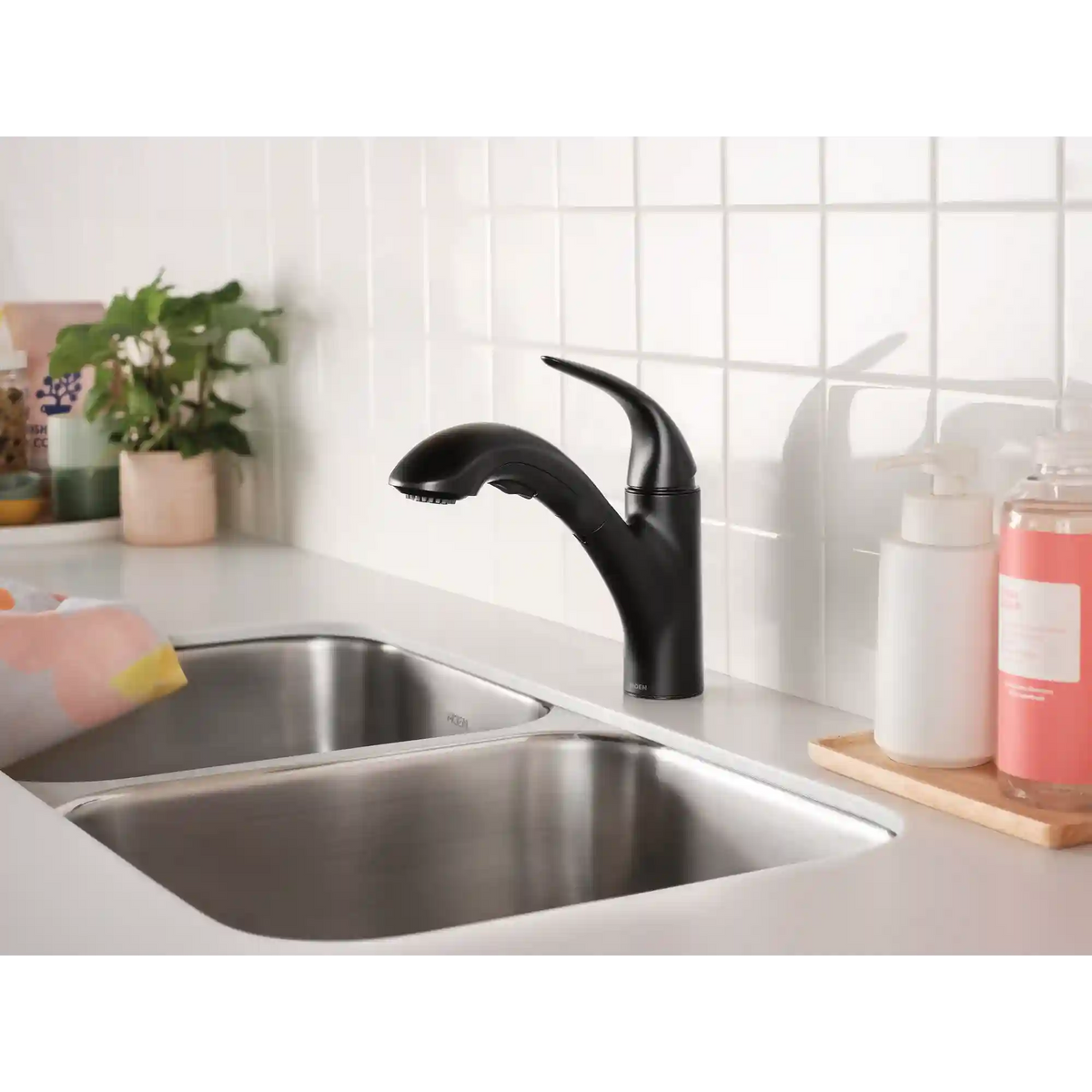 Medina One-Handle Pullout Kitchen Faucet
