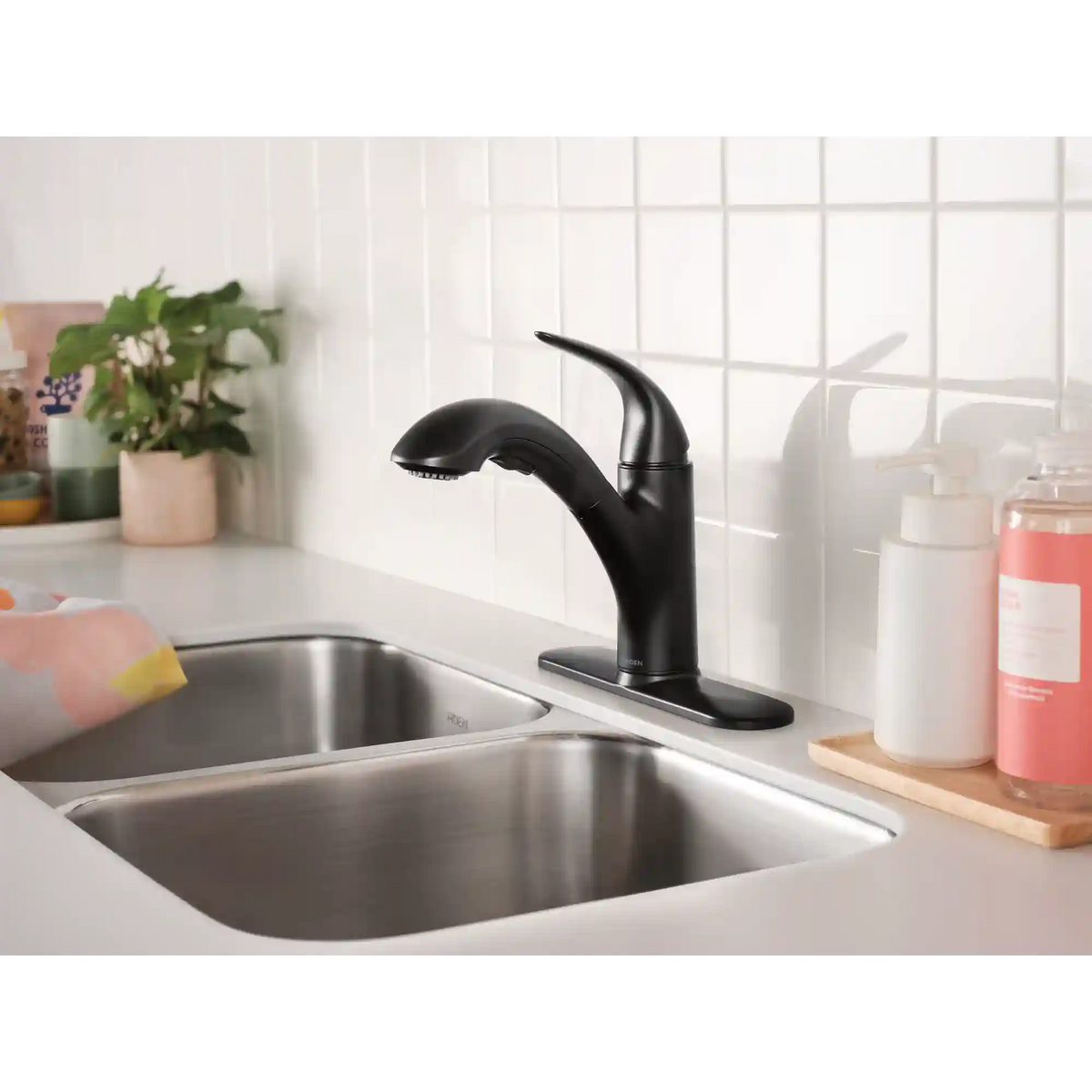 Medina One-Handle Pullout Kitchen Faucet