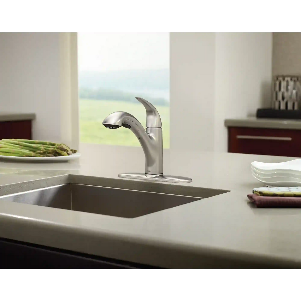Medina One-Handle Pullout Kitchen Faucet
