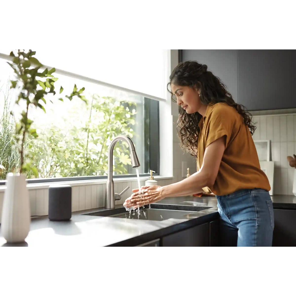 Zyla Smart Kitchen Faucet One-Handle Pulldown