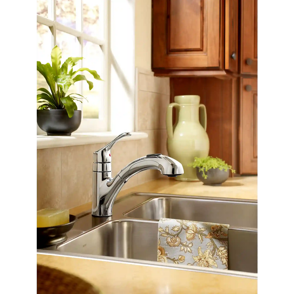 Renzo One-Handle Low Arc Pullout Kitchen Faucet