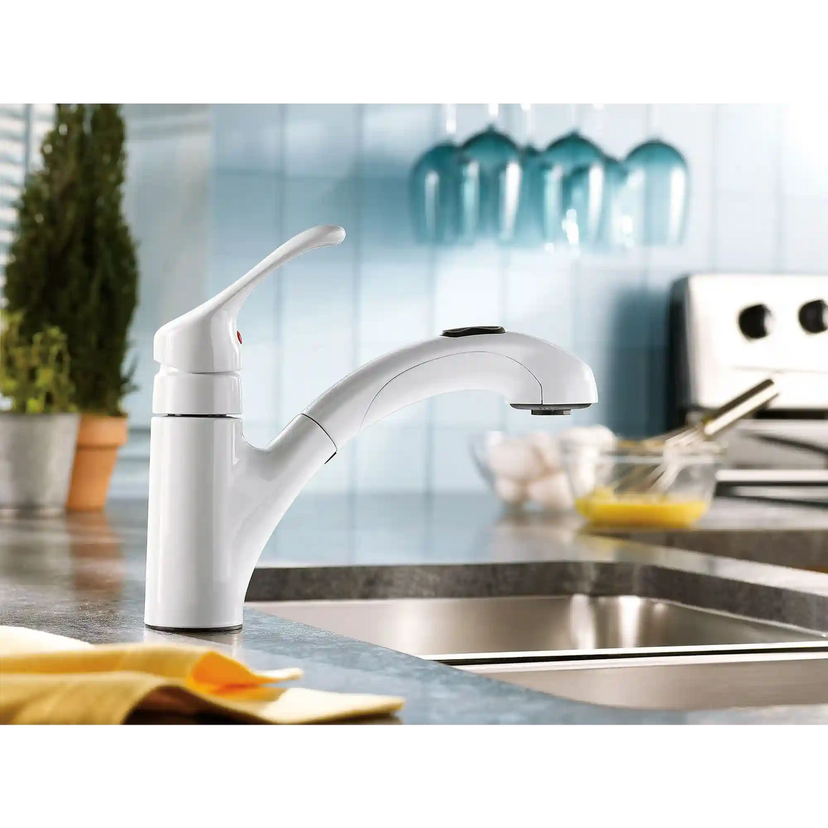 Renzo One-Handle Low Arc Pullout Kitchen Faucet