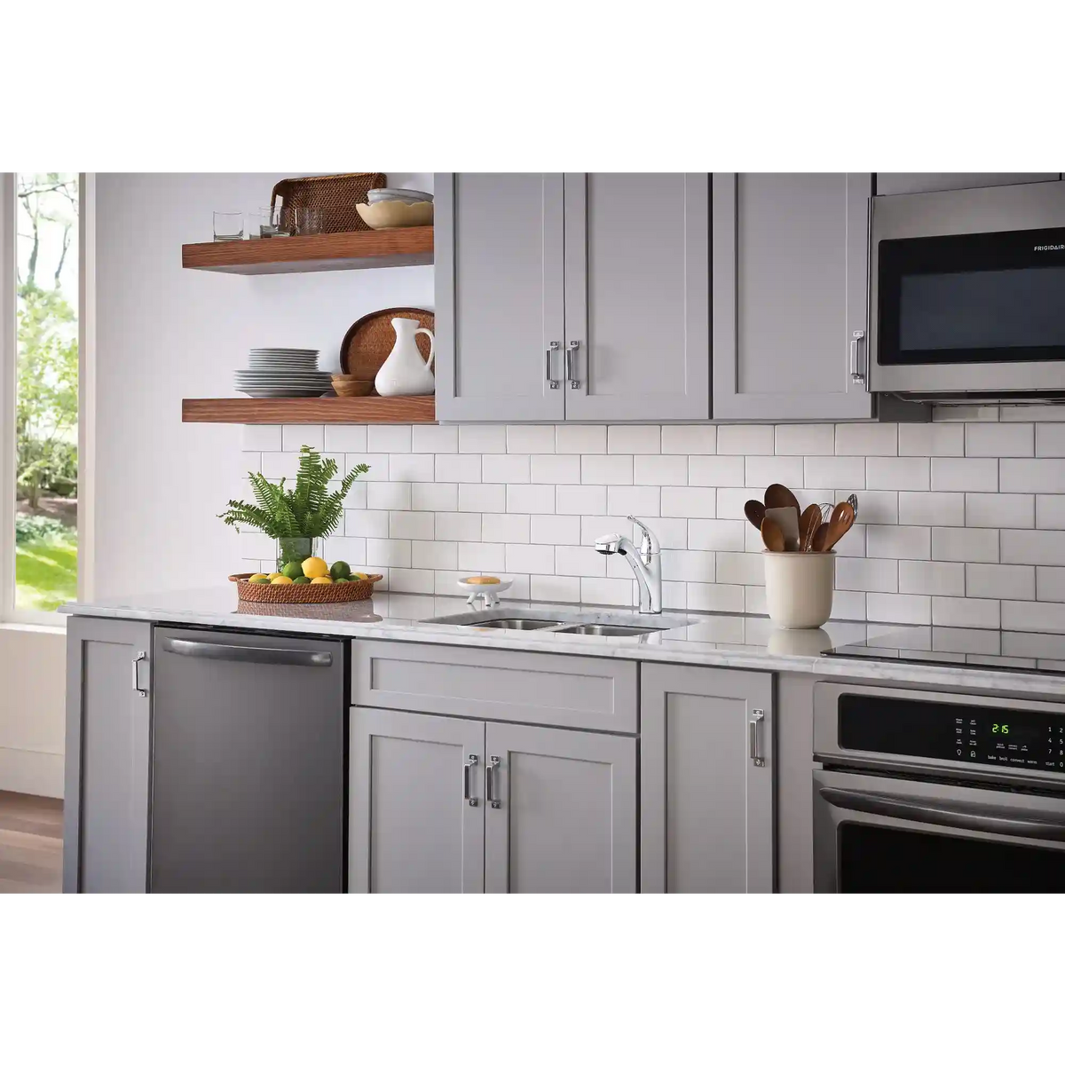 Brecklyn One-Handle Low Arc Pullout Kitchen Faucet