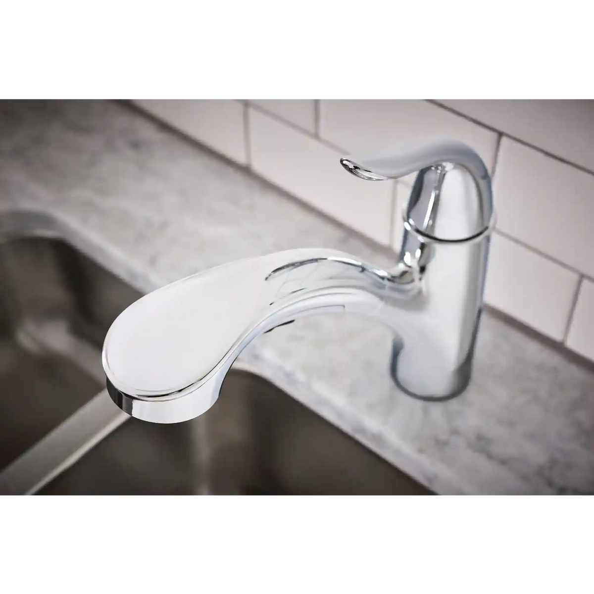 Brecklyn One-Handle Low Arc Pullout Kitchen Faucet