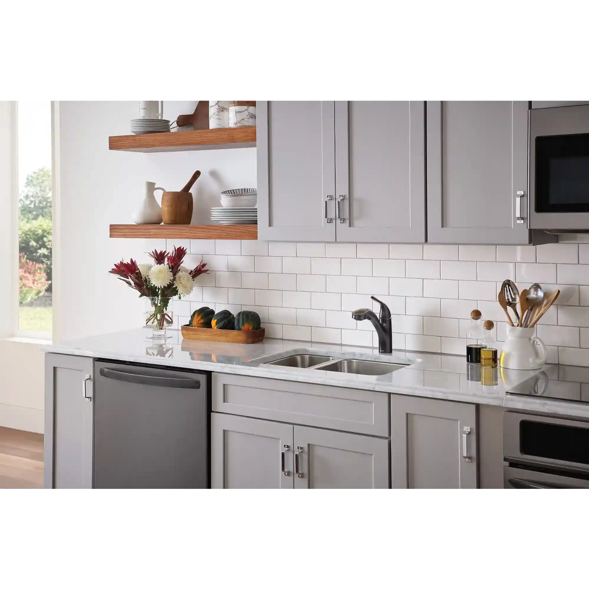 Brecklyn One-Handle Low Arc Pullout Kitchen Faucet