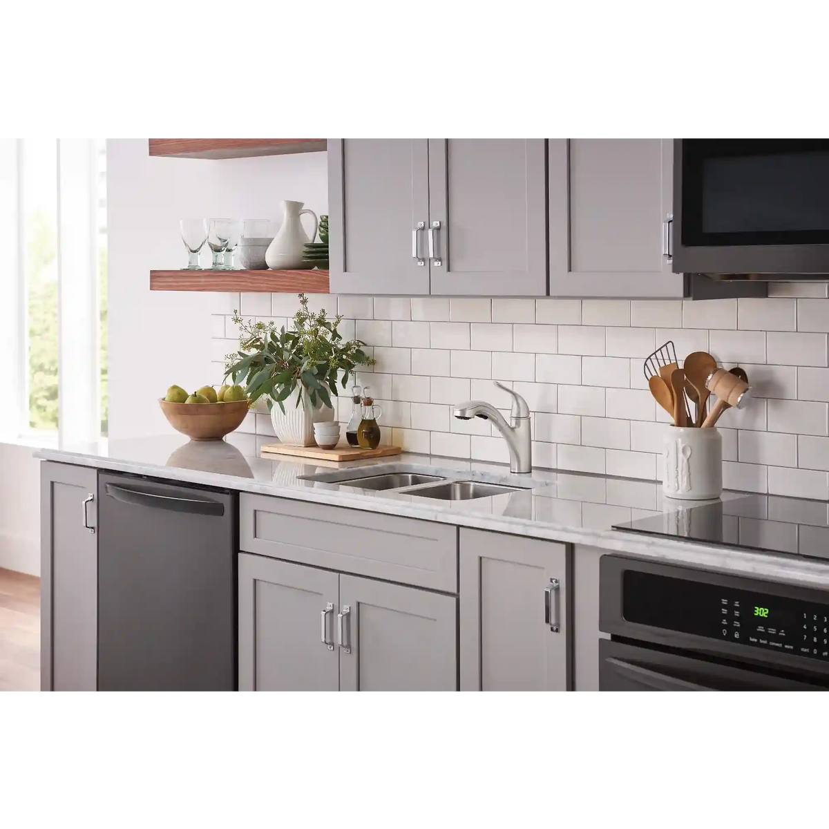 Brecklyn One-Handle Low Arc Pullout Kitchen Faucet