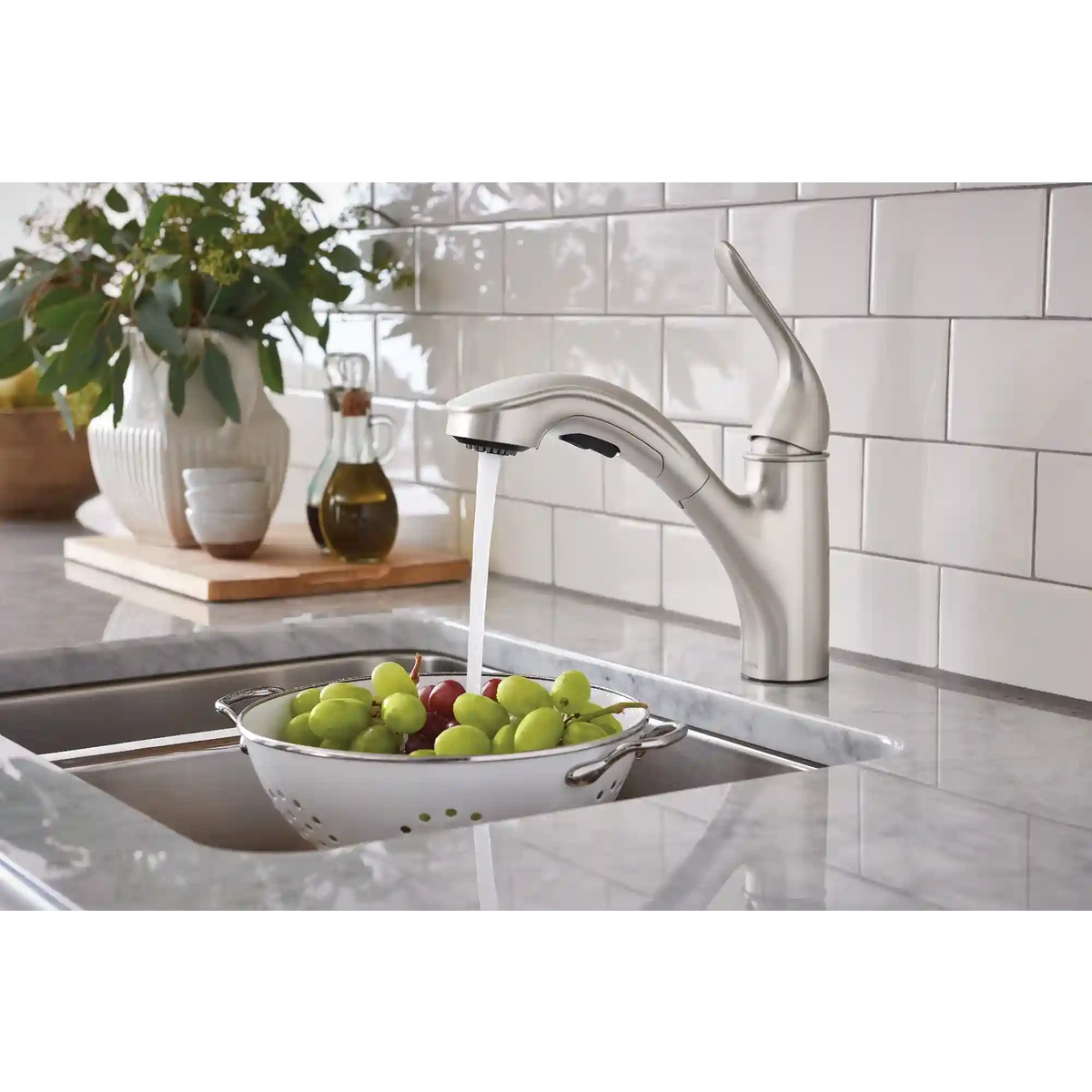 Brecklyn One-Handle Low Arc Pullout Kitchen Faucet