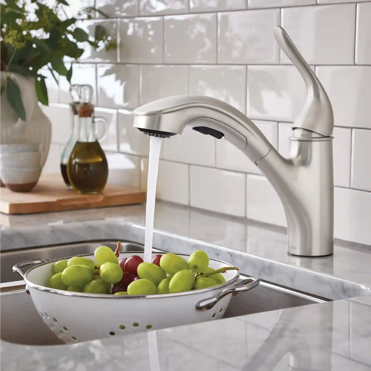 Brecklyn One-Handle Low Arc Pullout Kitchen Faucet