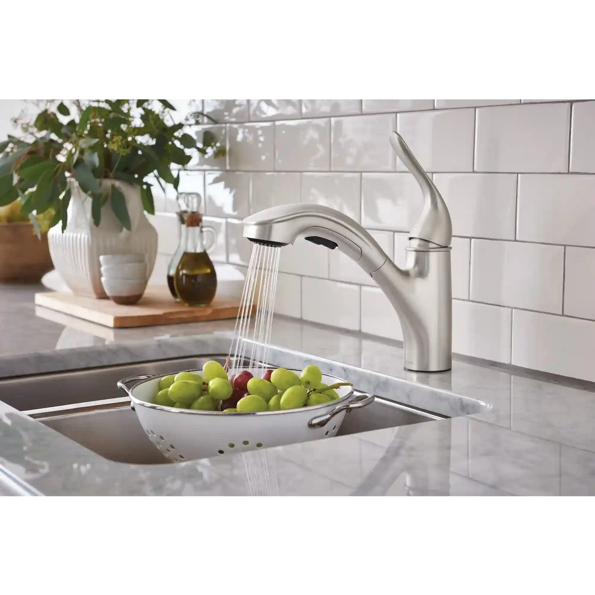 Brecklyn One-Handle Low Arc Pullout Kitchen Faucet
