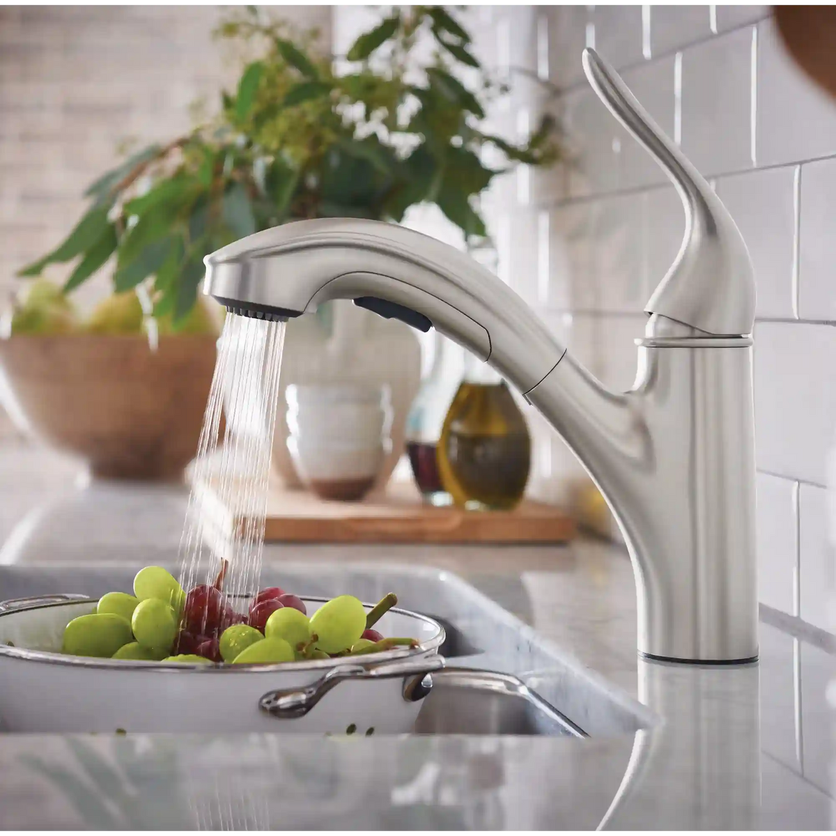 Brecklyn One-Handle Low Arc Pullout Kitchen Faucet