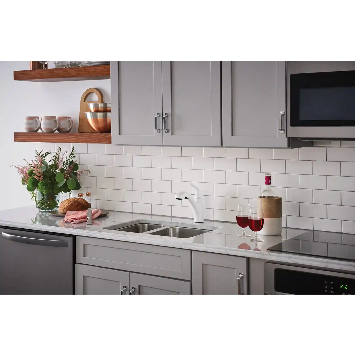Brecklyn One-Handle Low Arc Pullout Kitchen Faucet