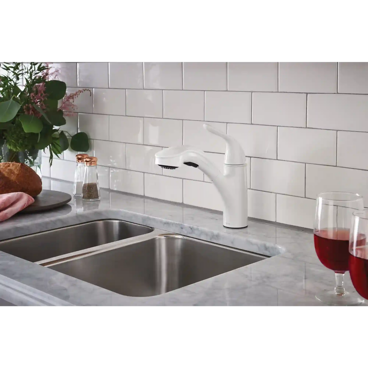 Brecklyn One-Handle Low Arc Pullout Kitchen Faucet