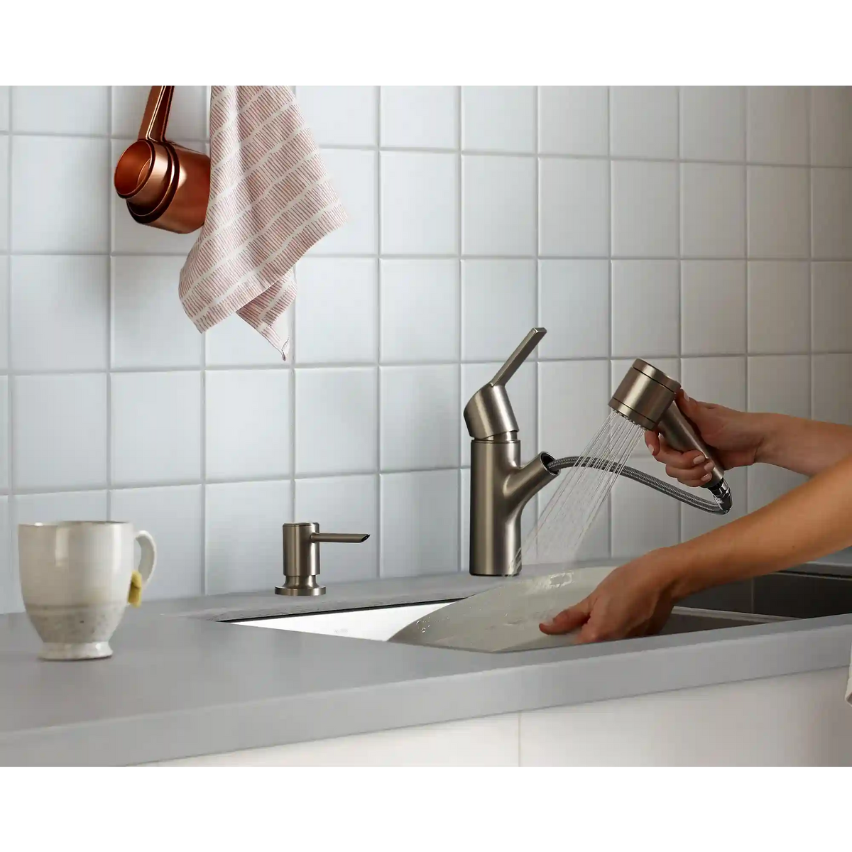 Sombra One-Handle Pullout Kitchen Faucet