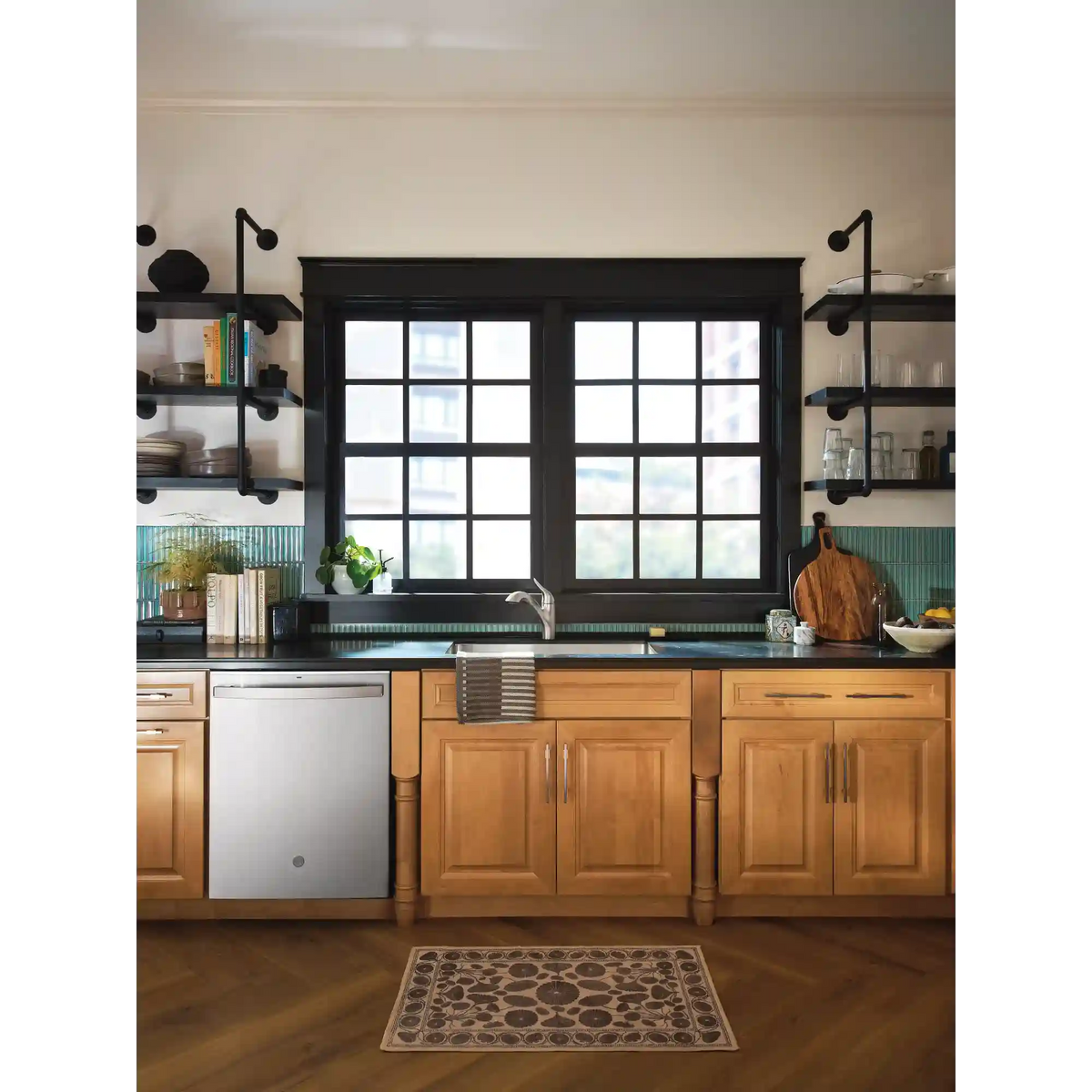 Koa One-Handle Low Arc Pullout Kitchen Faucet